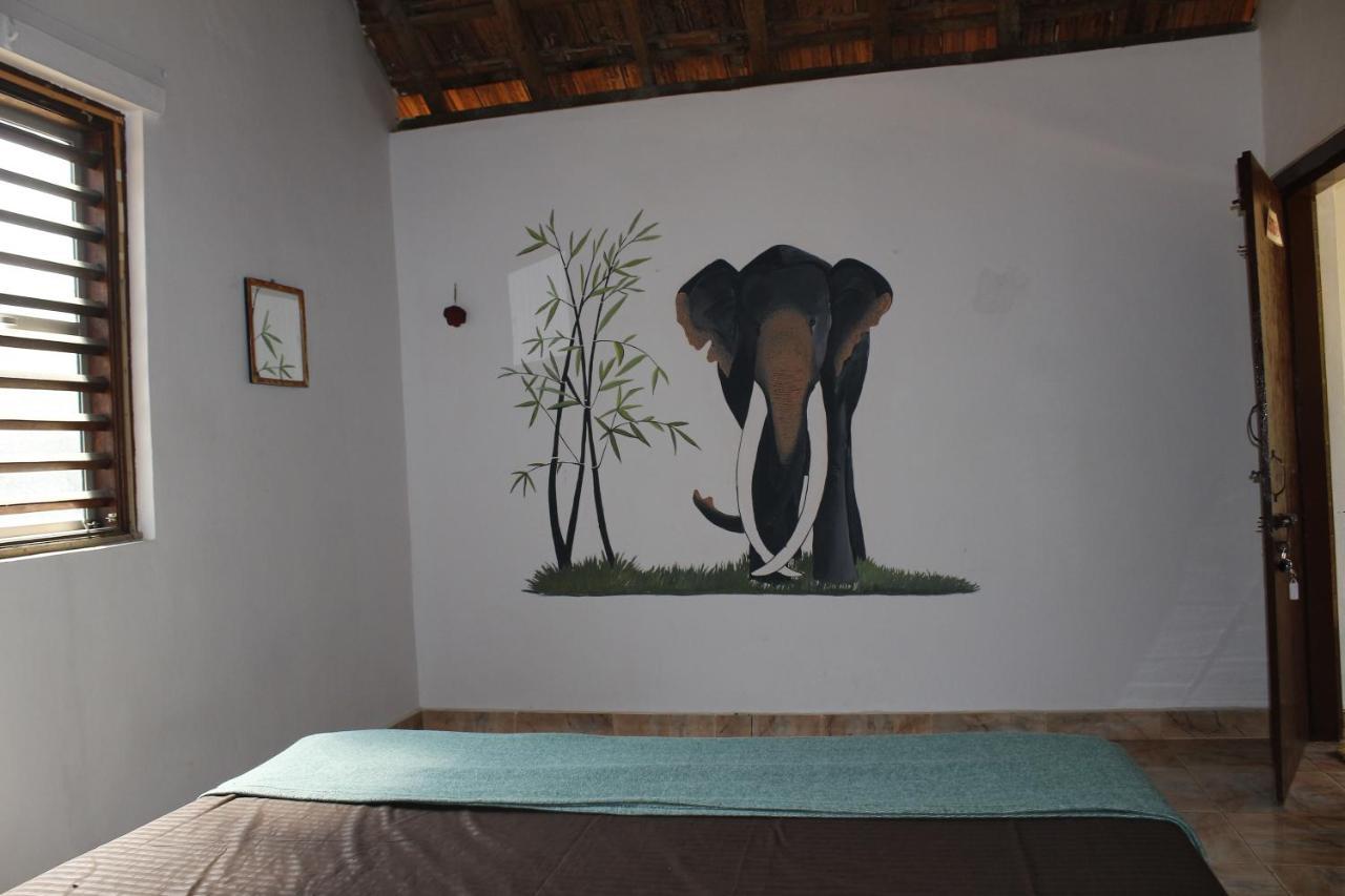 Tusker Tribe Hostel Гокарна Екстериор снимка