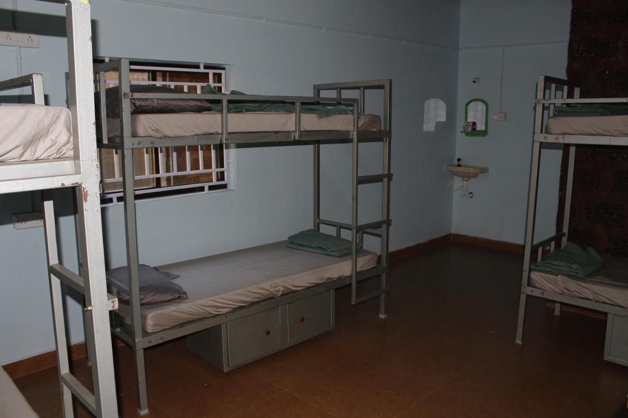 Tusker Tribe Hostel Гокарна Екстериор снимка
