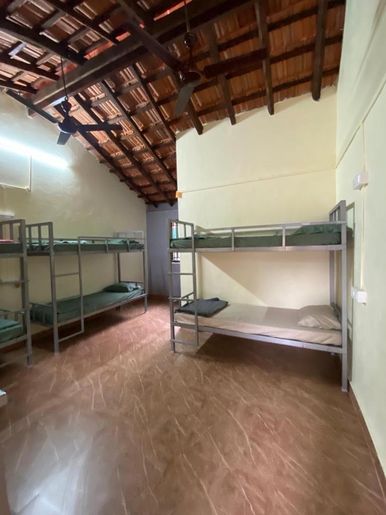 Tusker Tribe Hostel Гокарна Екстериор снимка