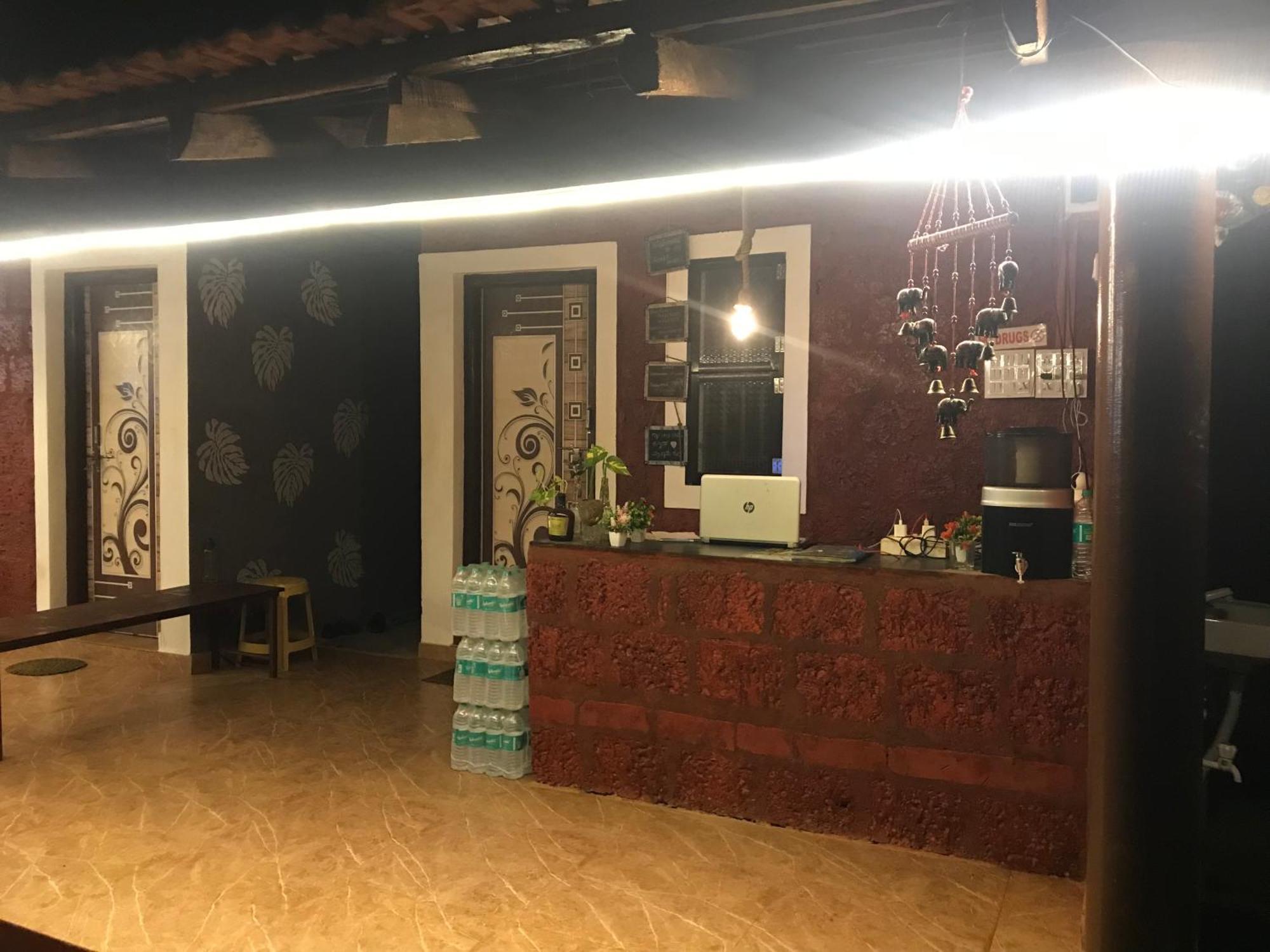 Tusker Tribe Hostel Гокарна Екстериор снимка