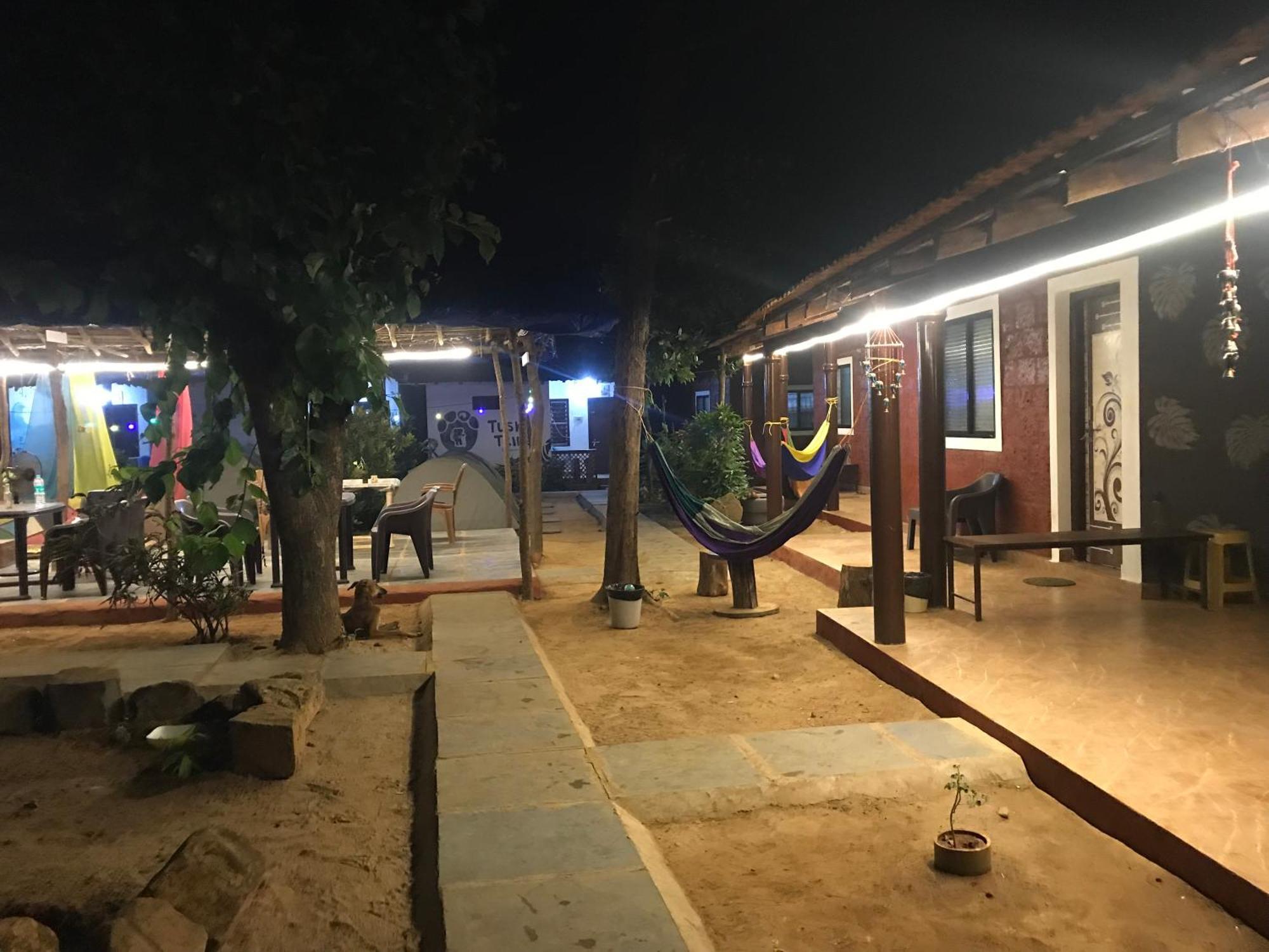Tusker Tribe Hostel Гокарна Екстериор снимка
