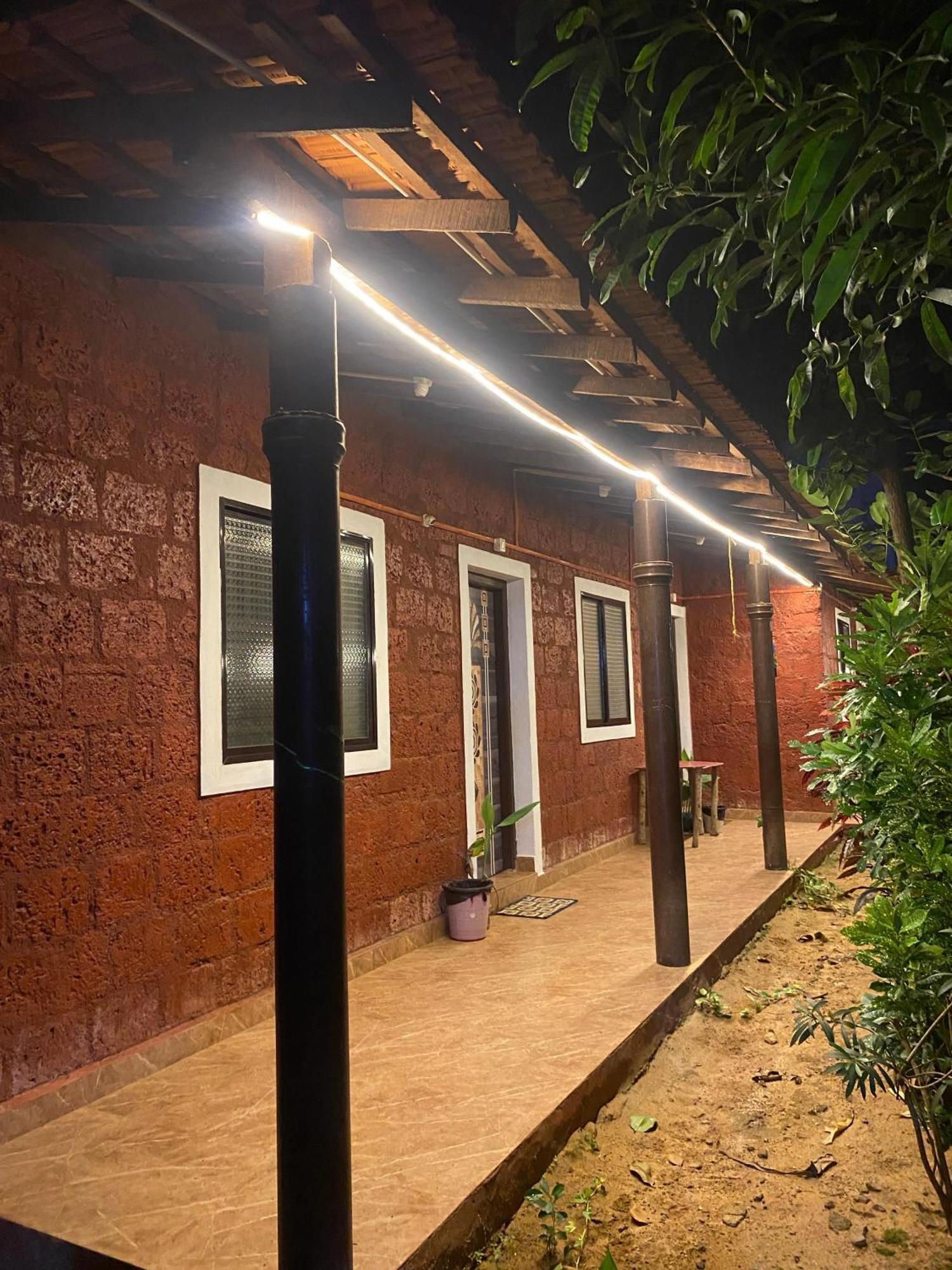 Tusker Tribe Hostel Гокарна Екстериор снимка